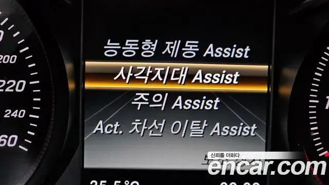 Mercedes-Benz GLC-Class 2018 — Şəkil 28/34