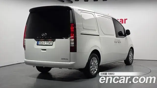 Hyundai Staria 2023 — Фото 2/20