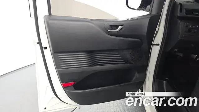 Hyundai Staria 2023 — Şəkil 24/31