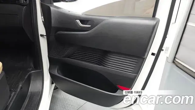 Hyundai Staria 2023 — Şəkil 27/31