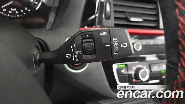 BMW 1 Series 2018 — Şəkil 14/32