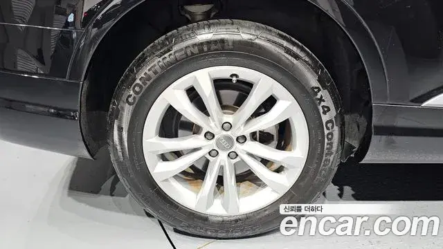 Audi Q7 2019 — ფოტო 24/30