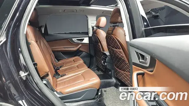 Audi Q7 2019 — ფოტო 7/30