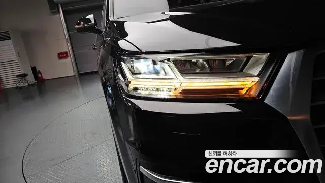 Audi Q7 2019 — ფოტო 10/30