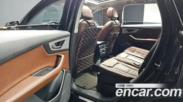 Audi Q7 2019 — ფოტო 22/30
