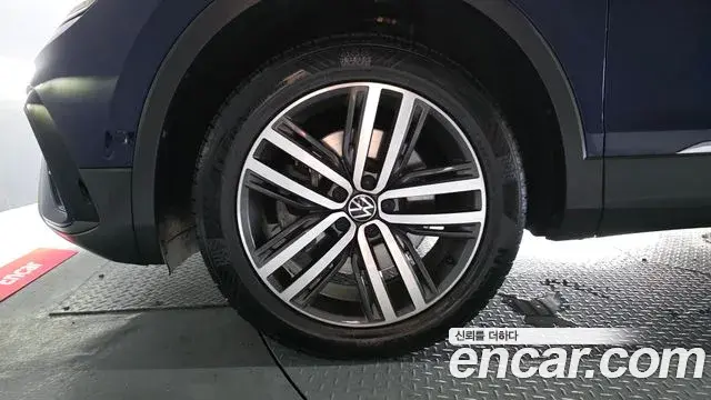 Volkswagen Tiguan Allspace 2022 — Şəkil 18/20