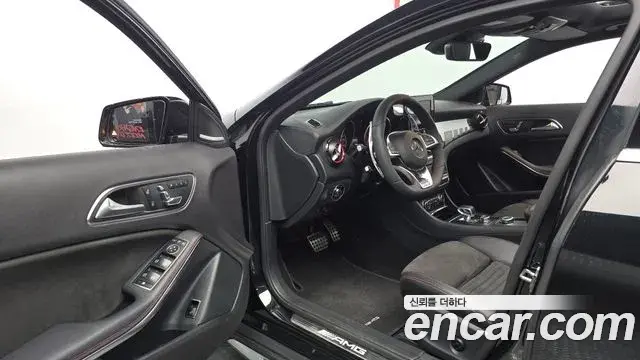 Mercedes-Benz GLA-Class 2018 — Şəkil 14/32