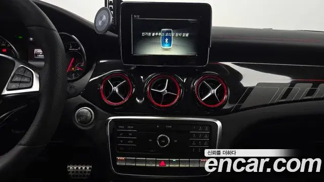Mercedes-Benz GLA-Class 2018 — Şəkil 17/32