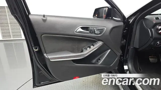 Mercedes-Benz GLA-Class 2018 — Şəkil 4/32