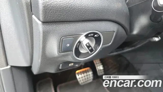 Mercedes-Benz GLA-Class 2018 — Şəkil 12/32