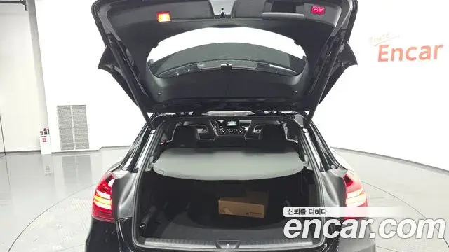 Mercedes-Benz GLA-Class 2018 — Şəkil 21/32