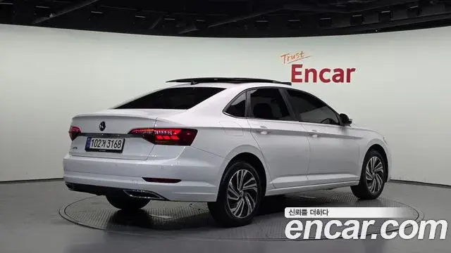 Volkswagen Jetta 2021 — Photo 14/20