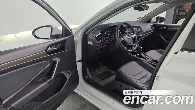 Volkswagen Jetta 2021 — Photo 8/20