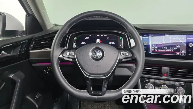 Volkswagen Jetta 2021 — Photo 1/20