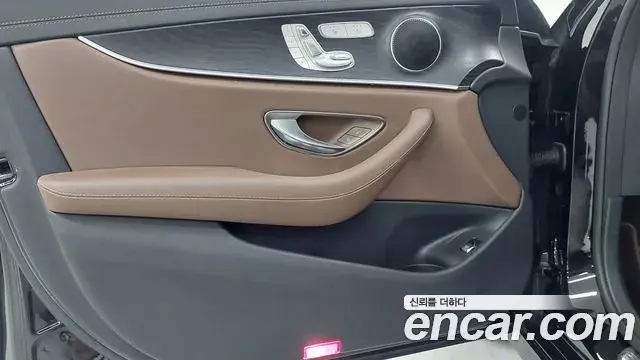 Mercedes-Benz E-Class 2023 — ფოტო 15/17
