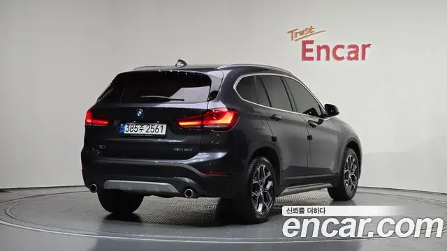 BMW X1 2022 — Photo 12/31