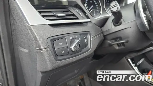 BMW X1 2022 — Photo 8/31