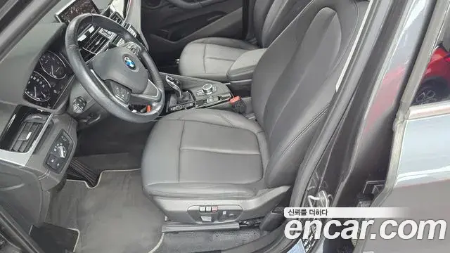 BMW X1 2022 — Photo 13/31