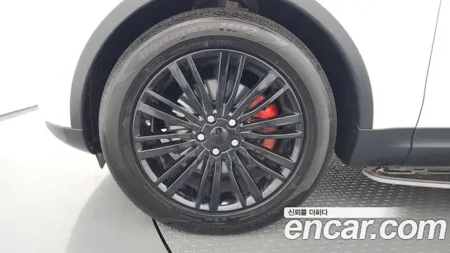 Land Rover Discovery 5 2018 — ფოტო 37/39