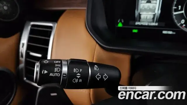 Land Rover Discovery 5 2018 — ფოტო 8/39