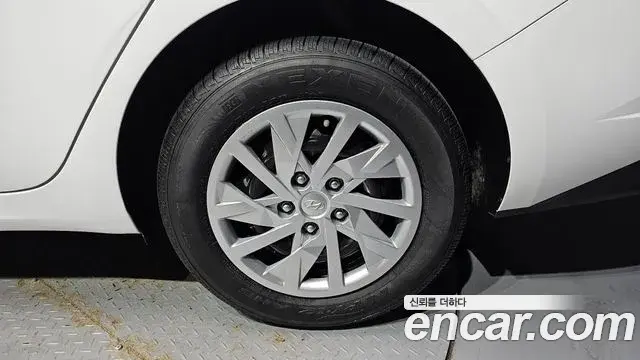 Hyundai The New Avante Hybrid 2021 — Photo 11/30