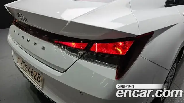 Hyundai The New Avante Hybrid 2021 — Photo 5/30