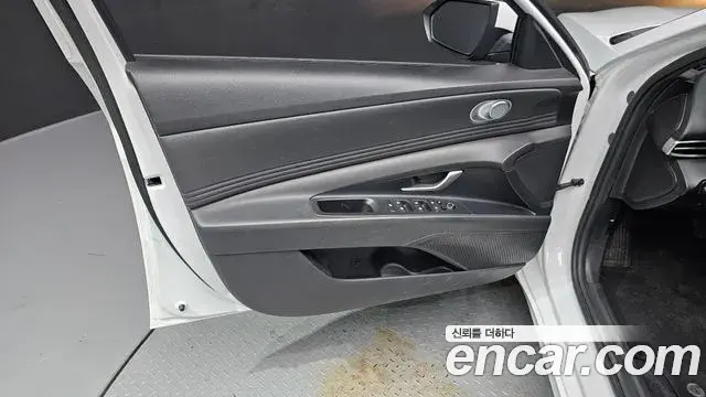 Hyundai The New Avante Hybrid 2021 — Photo 20/30
