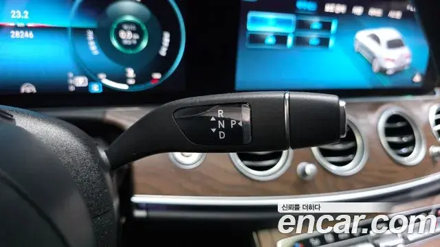 Mercedes-Benz E-Class 2022 — Şəkil 13/31