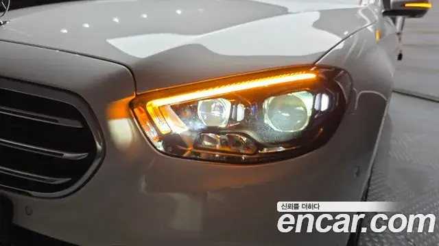 Mercedes-Benz E-Class 2022 — Şəkil 29/31