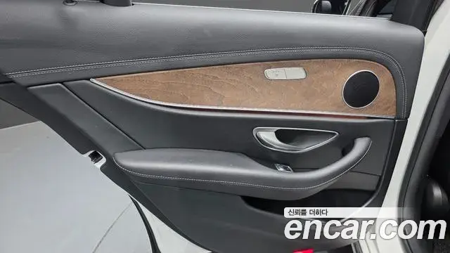 Mercedes-Benz E-Class 2022 — Şəkil 8/31
