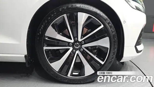 Volvo S60 2024 — Şəkil 21/31