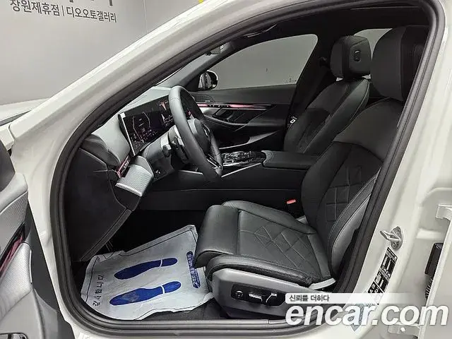 BMW 5 Series 2025 — Şəkil 10/20