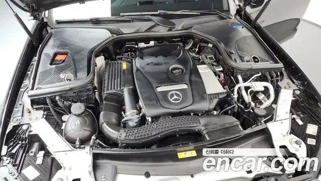 Mercedes-Benz E-Class 2021 — Şəkil 33/37