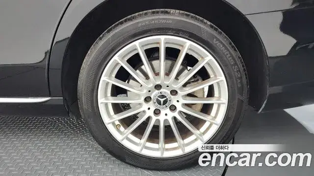 Mercedes-Benz E-Class 2021 — Şəkil 11/37