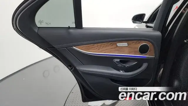 Mercedes-Benz E-Class 2021 — Şəkil 10/37