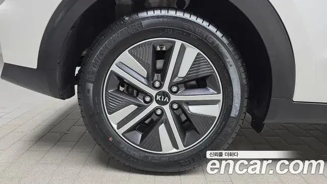 Kia Niro 2020 — Фото 5/20