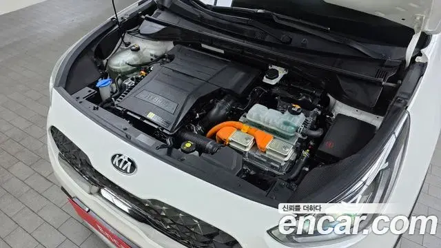 Kia Niro 2020 — Фото 6/20