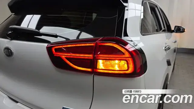 Kia Niro 2020 — Şəkil 17/33