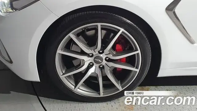 Genesis G70 2018 — Photo 12/31