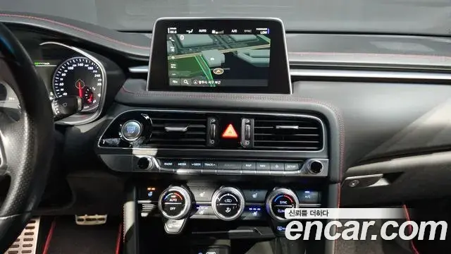 Genesis G70 2018 — Photo 19/31