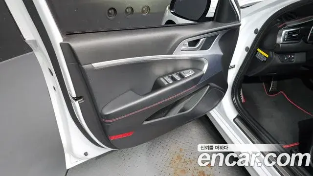 Genesis G70 2018 — Photo 7/31