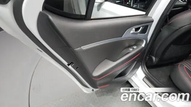 Genesis G70 2018 — Photo 15/31