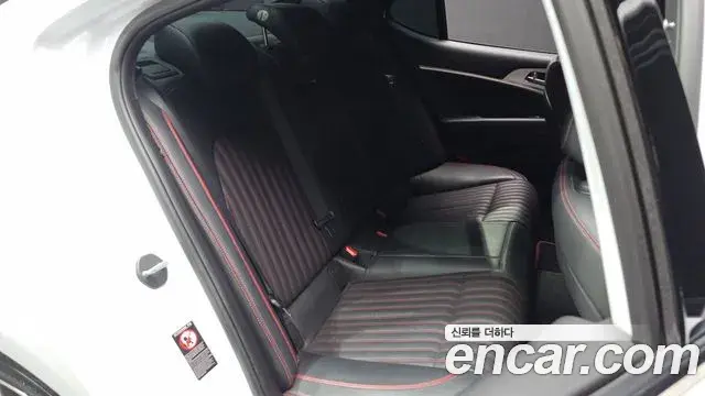Genesis G70 2018 — Photo 5/31