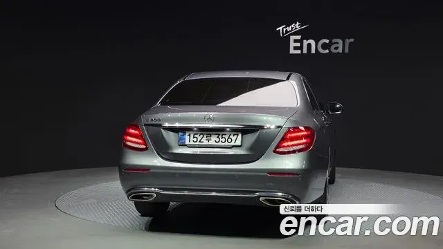 Mercedes-Benz E-Class 2019 — Şəkil 17/32