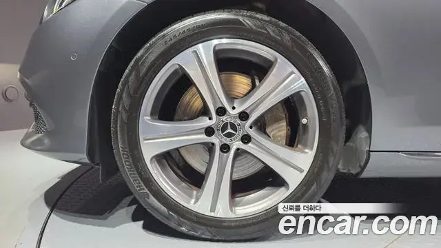 Mercedes-Benz E-Class 2019 — Şəkil 29/32