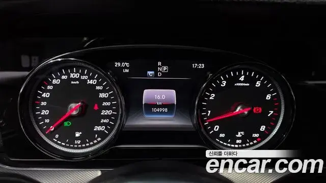 Mercedes-Benz E-Class 2019 — Şəkil 11/32