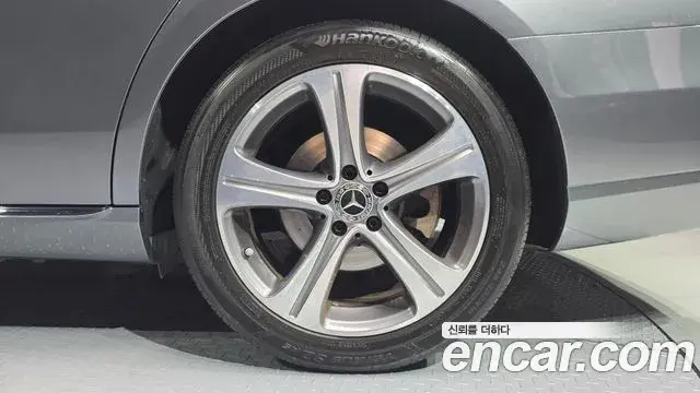 Mercedes-Benz E-Class 2019 — Şəkil 15/32
