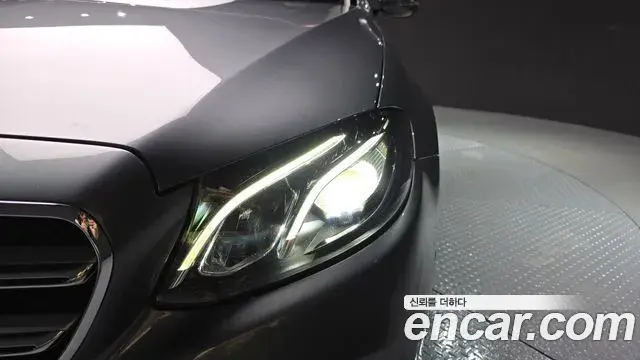 Mercedes-Benz E-Class 2019 — Şəkil 19/32