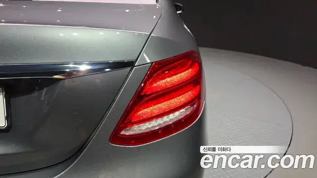 Mercedes-Benz E-Class 2019 — Şəkil 25/32