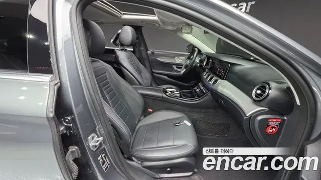 Mercedes-Benz E-Class 2019 — Şəkil 23/32